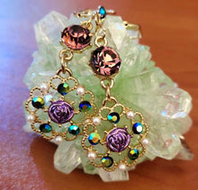 Load image into Gallery viewer, Victorian Flowers Earrings
